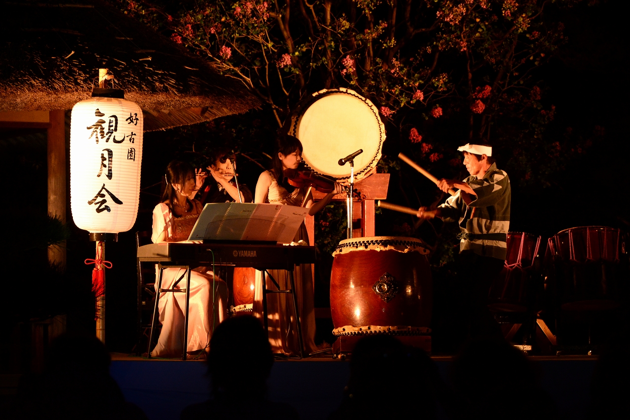 ✨️Tsuki's Summer Festival concert + decor✨️ I love this Japanese set. I  hope the paper lanterns light up though : r/tsukiodysseygame
