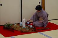 Photo of a sencha tea ceremony in progress.